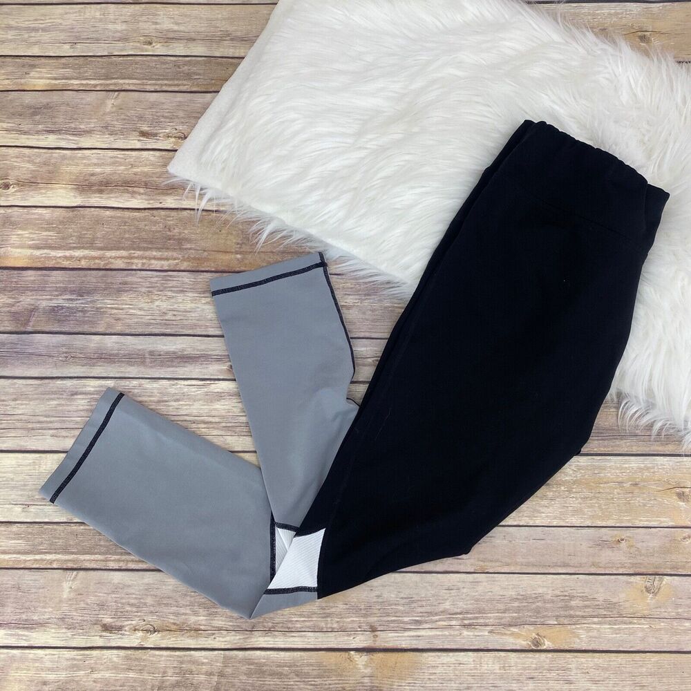 Chico's Zenergy Women's Blocked Full Length Active Leggings Sz 1/M/8 Black White - Picture 2 of 8